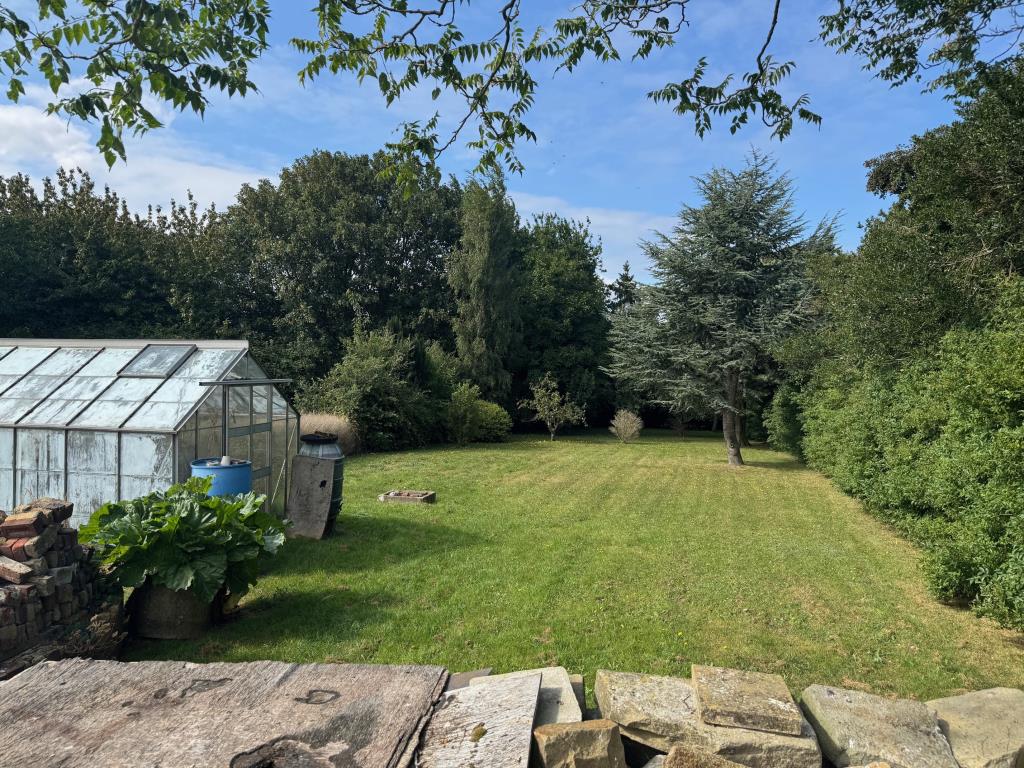 Lot: 36 - DETACHED THREE-BEDROOM BUNGALOW FOR IMPROVEMENT ON APPROX THIRD ACRE PLOT - Graden - lower section